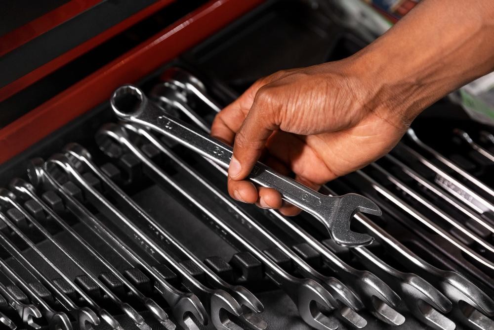 Chaves manuais: quando usar a chave estrela, a chave fixa ou a combinada?